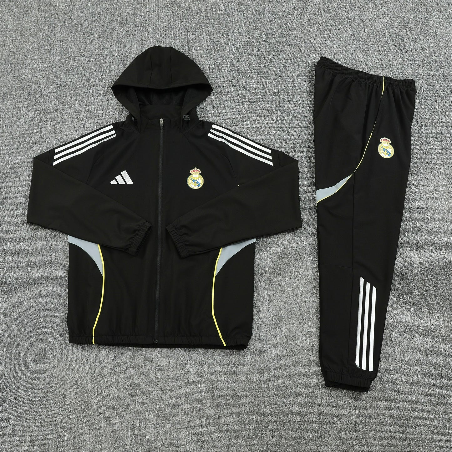 Real Madrid ll Training Outfit
